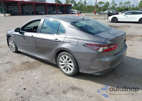 2024 Toyota Camry Le z USA, uszkodzony, nr VIN 4T1R11AK7RU919229